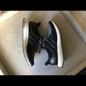 Authentic Adidas UltraBOOST m in size 7.5 MENS